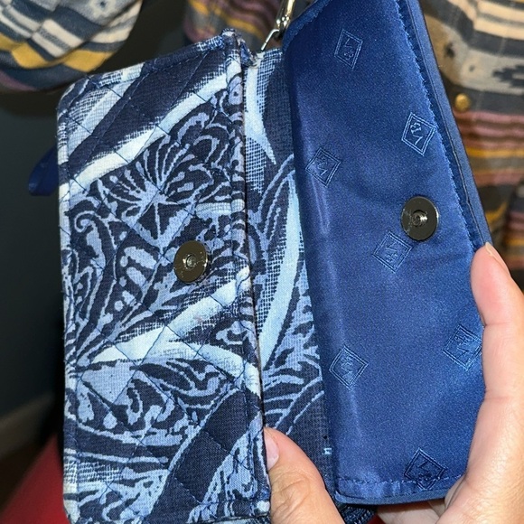 VERA BRADLEY Wallet - Picture 10 of 11